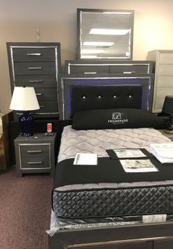 New queen bedroom group