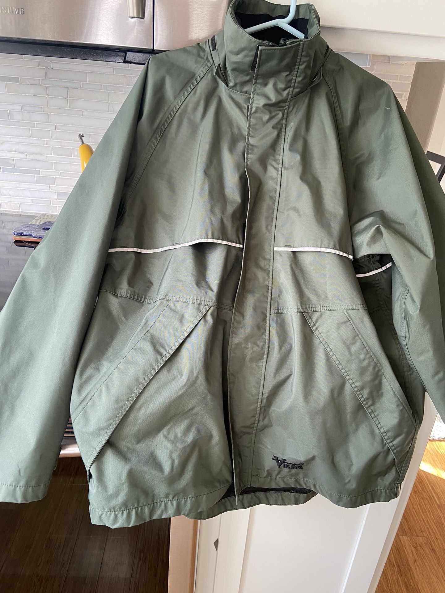 Men’s Viking Rain Jacket Size M