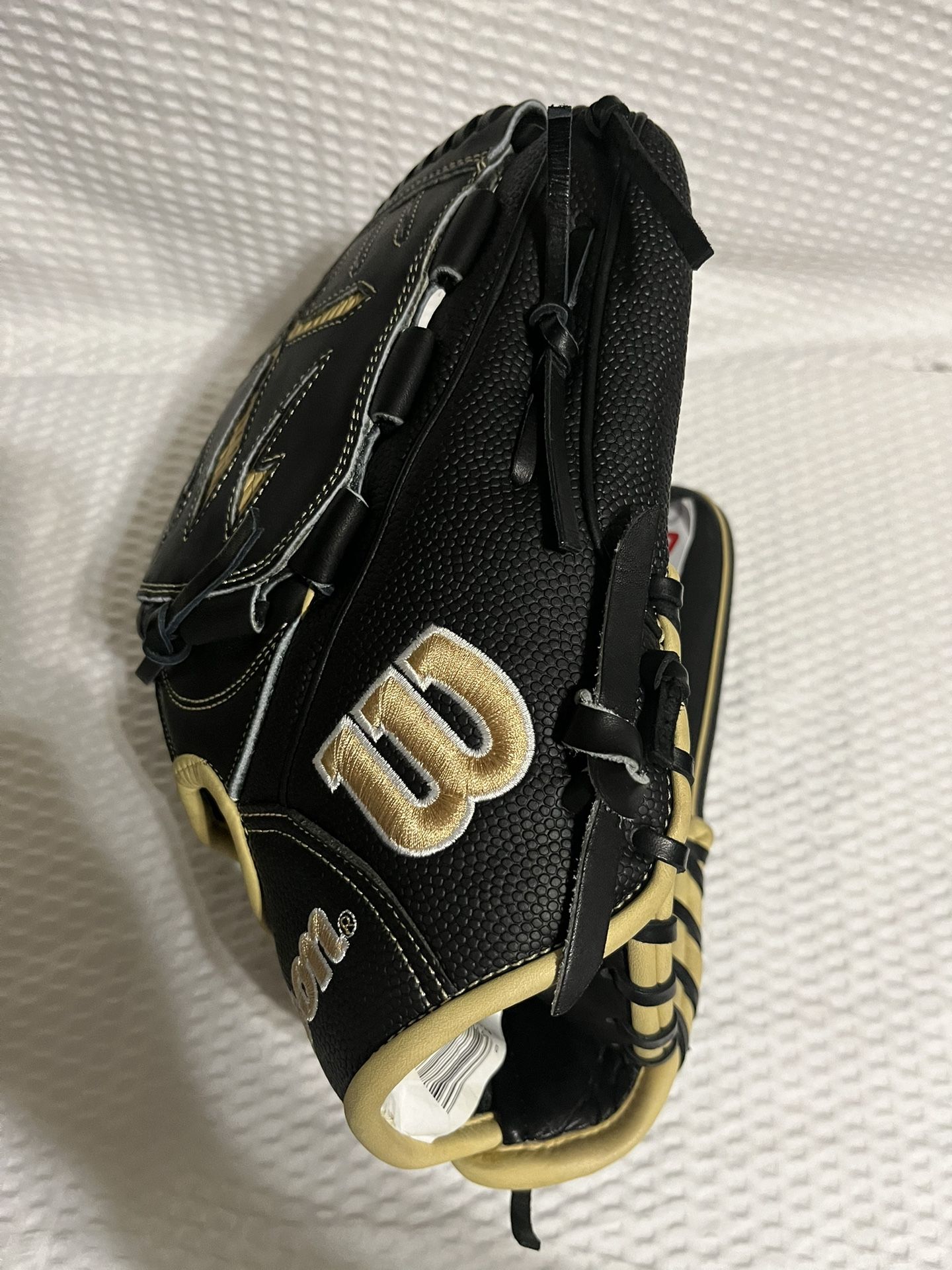 Wilson A2000 Model B23 Black /Gold 12 Inch Glove