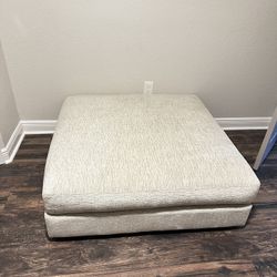 Cindy Crawford XL Ottoman