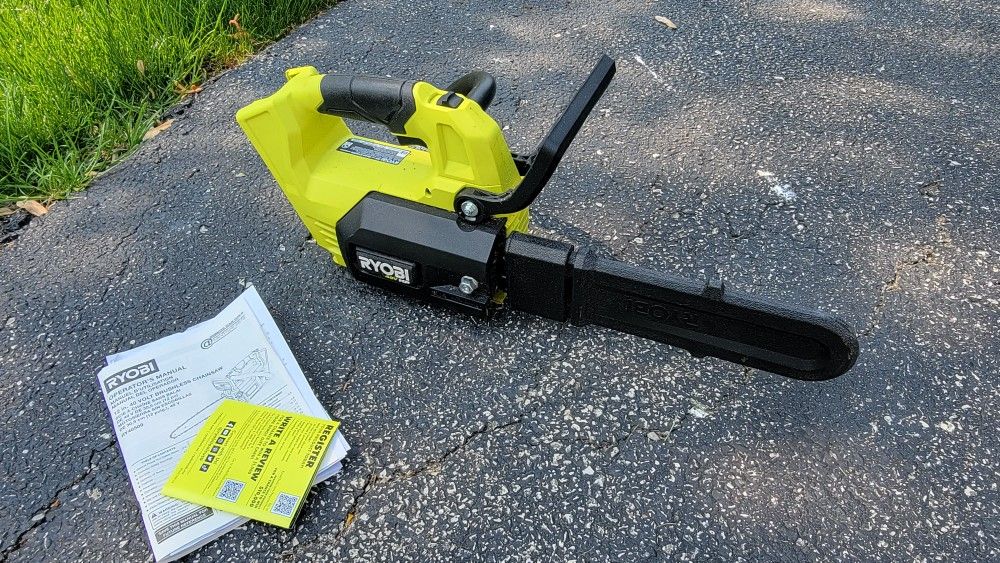 RYOBI Battery Chainsaw. 12'