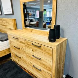 ASHLEY HYANNA 5 PCS BEDROOM SET QUEEN OR KİNG BED DRESSER NIGHTSTAND MIRROR AND CHEST WİTH İNTEREST FREE PAYMENT OPTİONS 