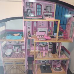 Barbie House And A lot Barbies Doll