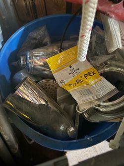 Shower heads mix of 5 gallon buckets