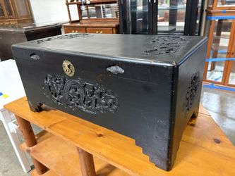 GOLDEN DRAGON CO. Vintage Chinoiserie Hand Carved Campjor Wooden Chest with Decorative Dragon Motif