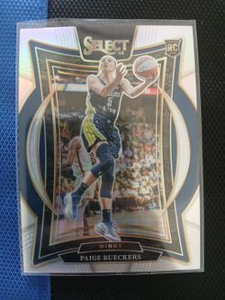 Paige Buekckers Select Prizm Rookie