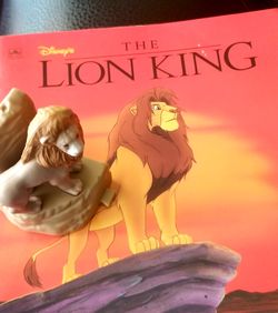 Disney Talking Lion King Figurine & Lion King Book.