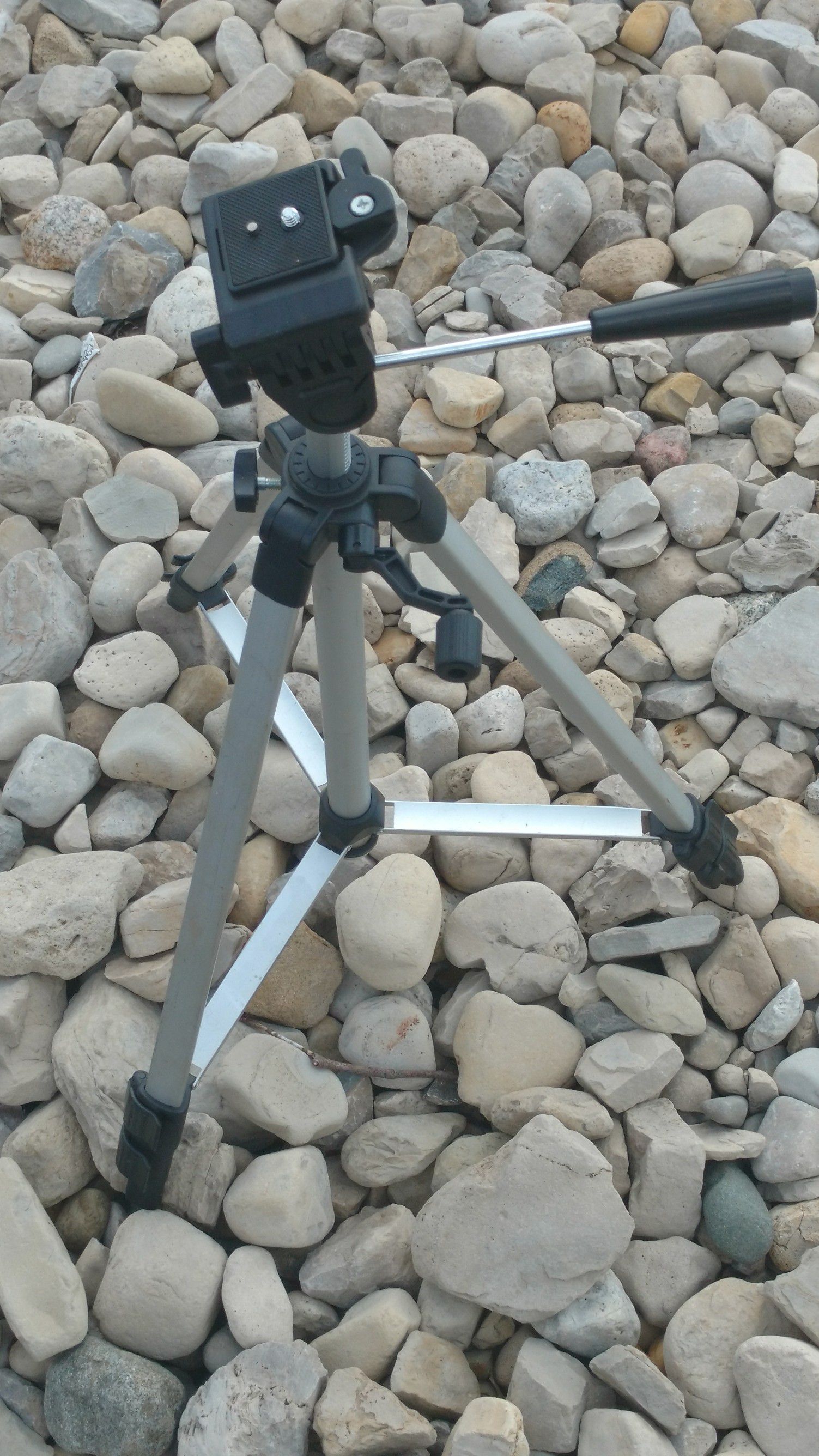 Lightweight aluminum tripod for cameras digital film and video