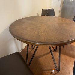 Dining Table And 4 Chairs 