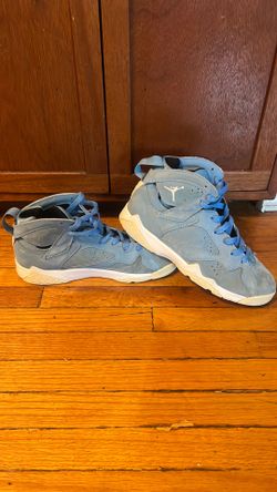 Jordan 7 Retro Pantone