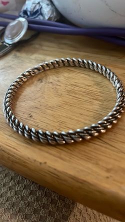 SILVER BANGLE W/ PARVE DIAMONDS