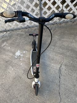 Razor Pulse Kick n Go Scooter Black and White