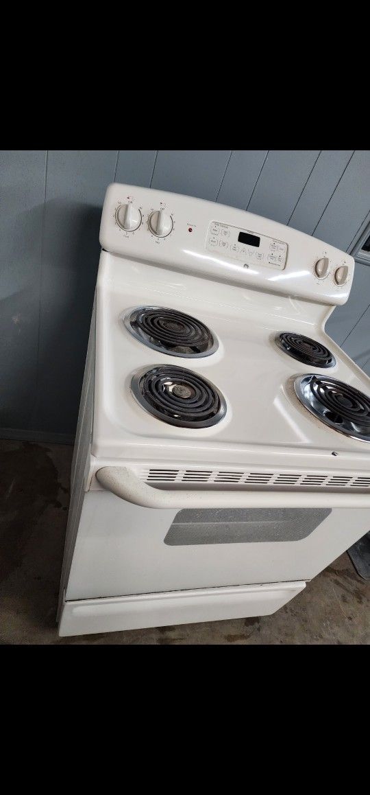 GE ELECTRIC STOVE GOOD CONDITION EVERYTHING WORKS GOOD