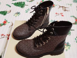 Authentic Michael Kors Women Alistair Bootie Size 6.