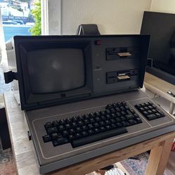 Vintage portable Computer Kaypro 4 1984