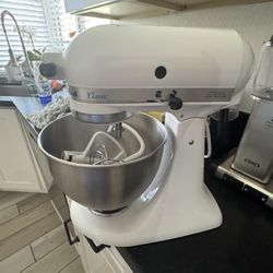 Kitchen Aid Classic Mixer And Attachments 
