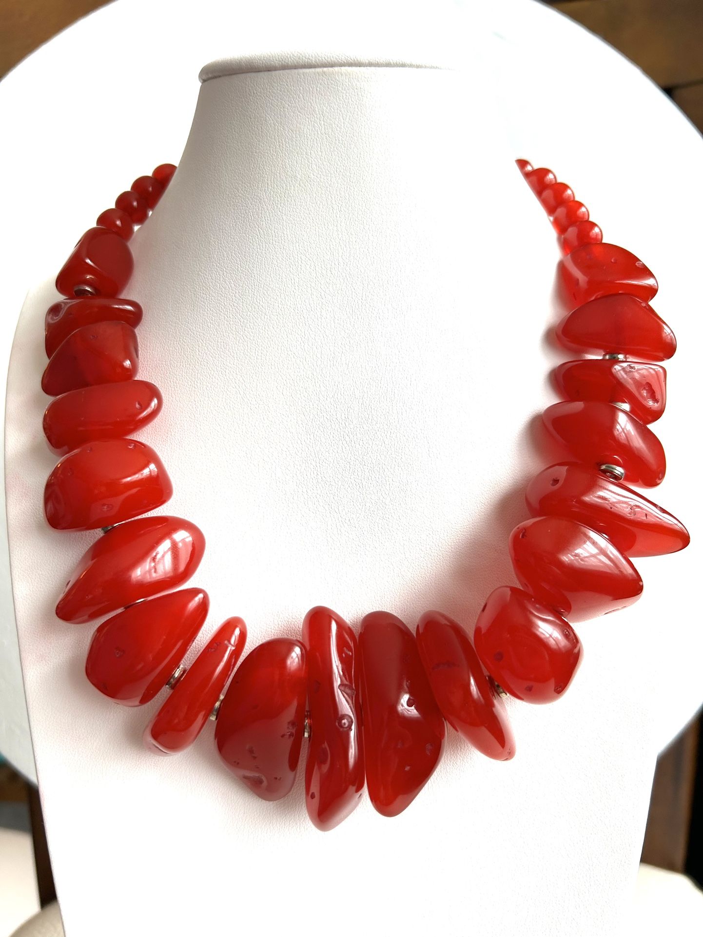 Beautiful Vintage Style Red Amber Resin Beads Necklace