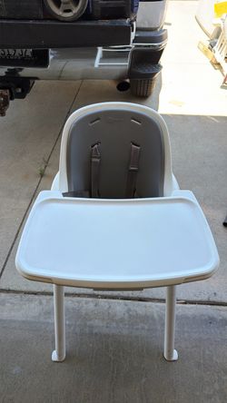 4moms Adjustable Magnetic High Chair