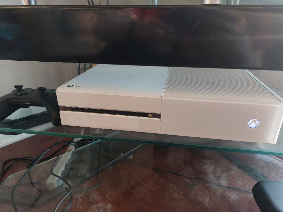 Xbox One 500GB With Controller