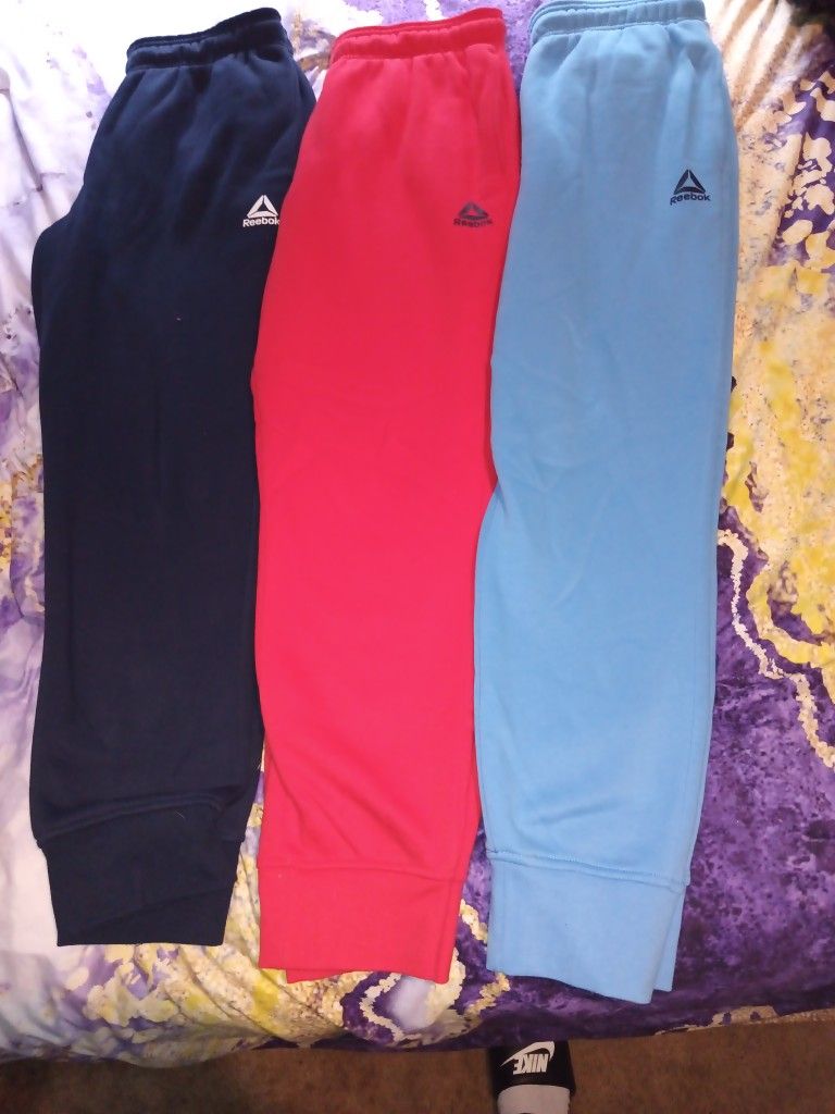 Adult  Men's Medium Reebok Slim Fit Sweatpants 