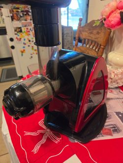 Slow Masticating Juicer Black and Red