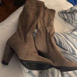 Women’s Fashion Boots Size 7 1/2