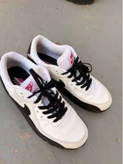 Black and white Airmax size 9