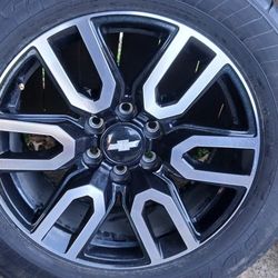 20s Set WHEELS TIRES  FACTORY CHEVY GMC AT4 $750