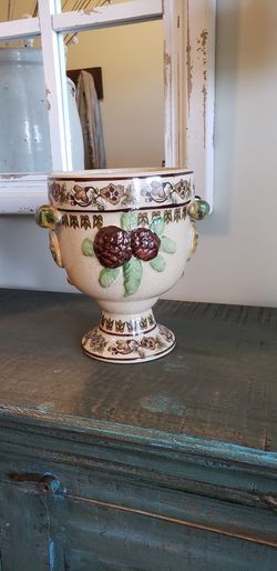 Very cute vase or planter