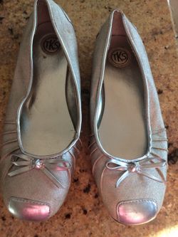 Girls never worn size 2