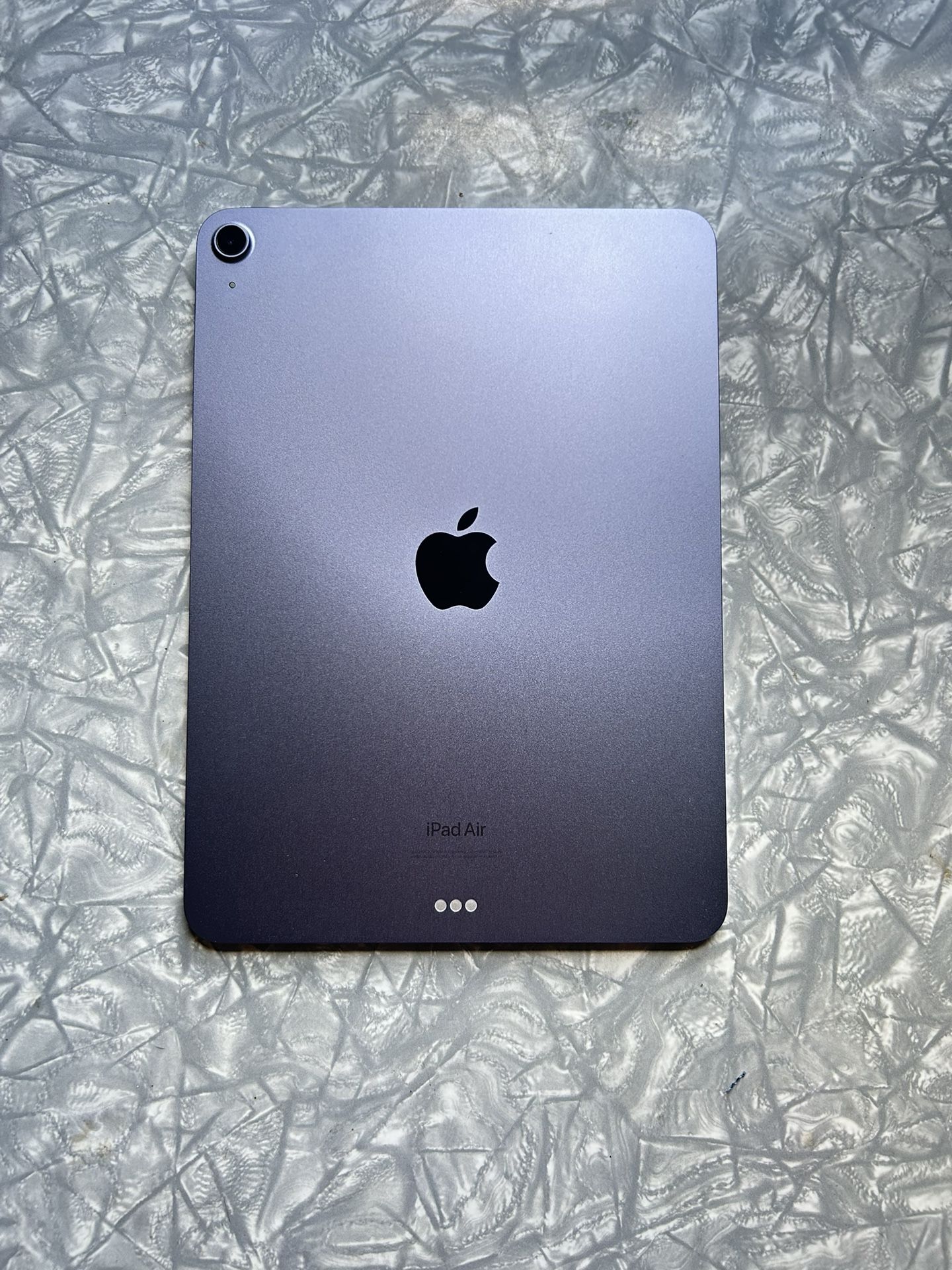 iPad Air M1 (2022) 64GB (with Accessories)