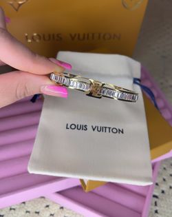 New really good quality comes with dust bag