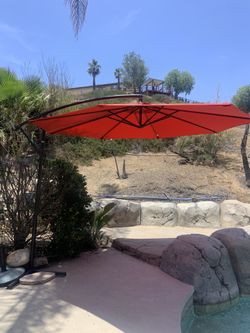 PATIO UMBRELLA ( RED AND TAN COLORS!!! ) 10ft UMBRELLAS
