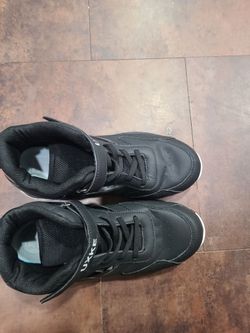 Hightop shoes don't like the price throw a reasonable offer