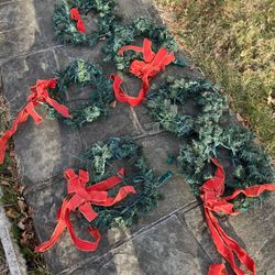 SIX Window Wreaths, 3 Light Up