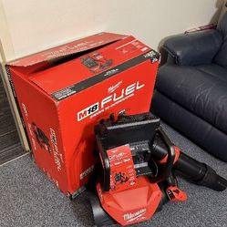 M18 FUEL Backpack Blower (Battery-Powered)