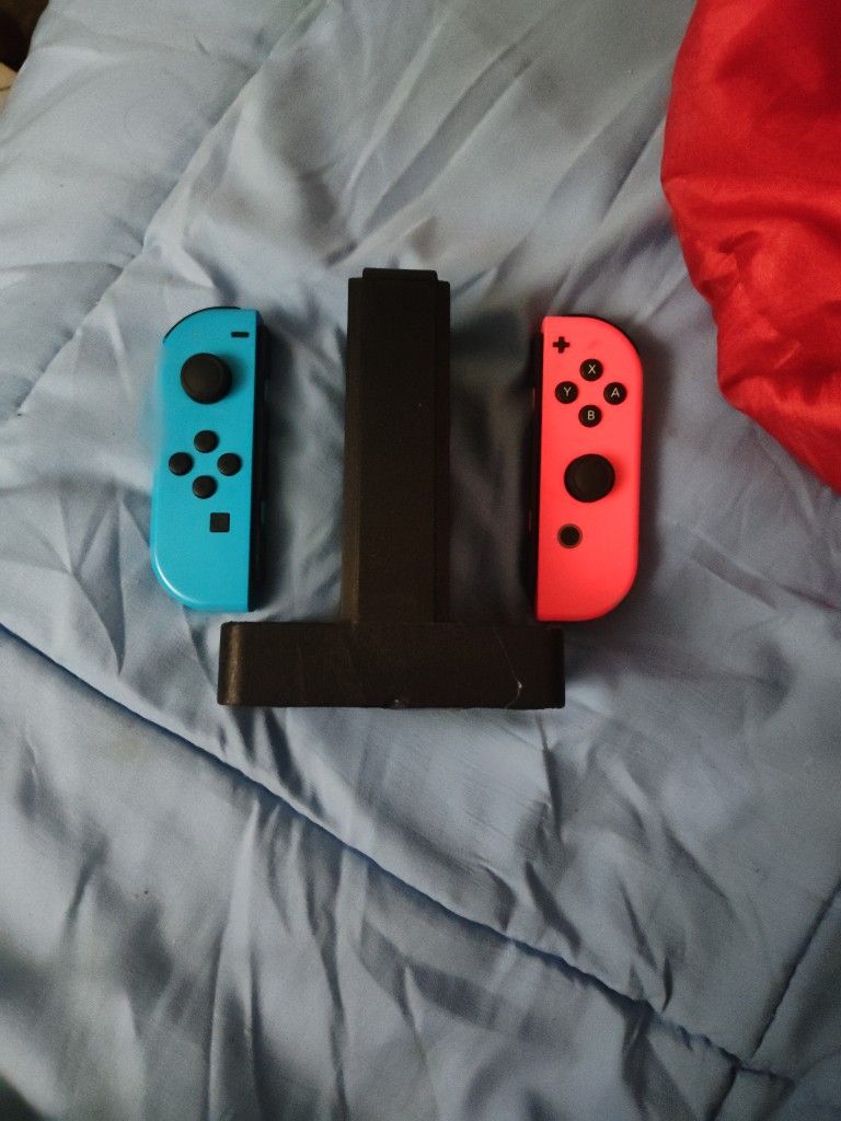 Joy-Con Controllers & Charger