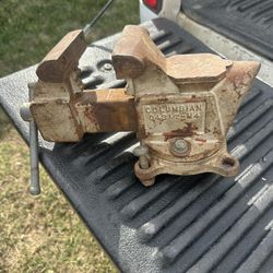 Vintage COLUMBIAN Bench Vise