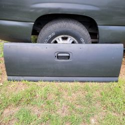 99-06 GMC Sierra/ Chevy Silverado Tailgate $80