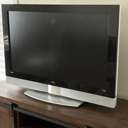 Vizio 42” LCD HD Tv