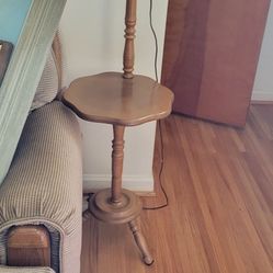 Vintage End Table With Lamp