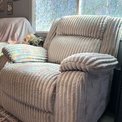 Comfortable Recliner Chair 