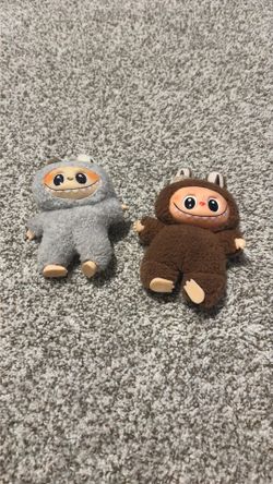 3 labubus