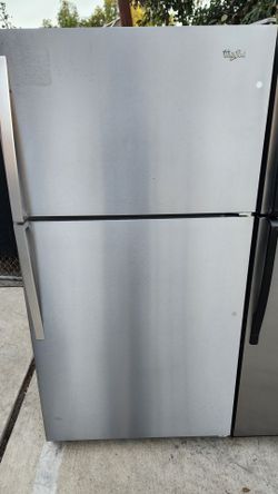 Precioso Refrigerador Whirlpool seminuevo tiene maquina para hacer hielo grande 33 pulgadas de ancho 21cuft listo para usar super limpio lo tengo cone