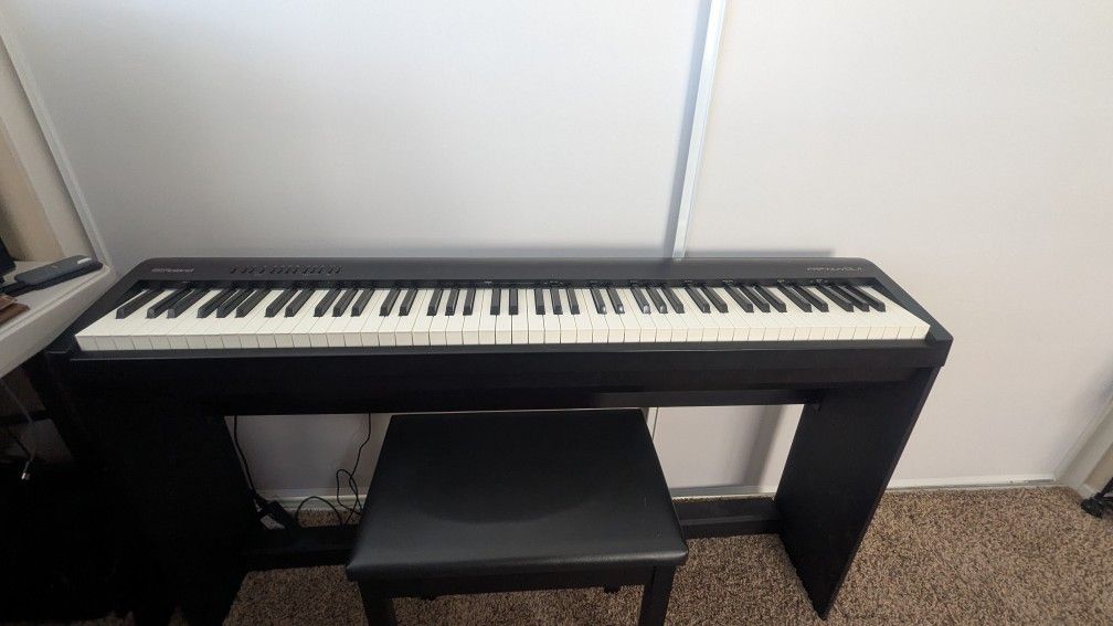 ROLAND KEYBOARD PIANO GREAT CONDITION