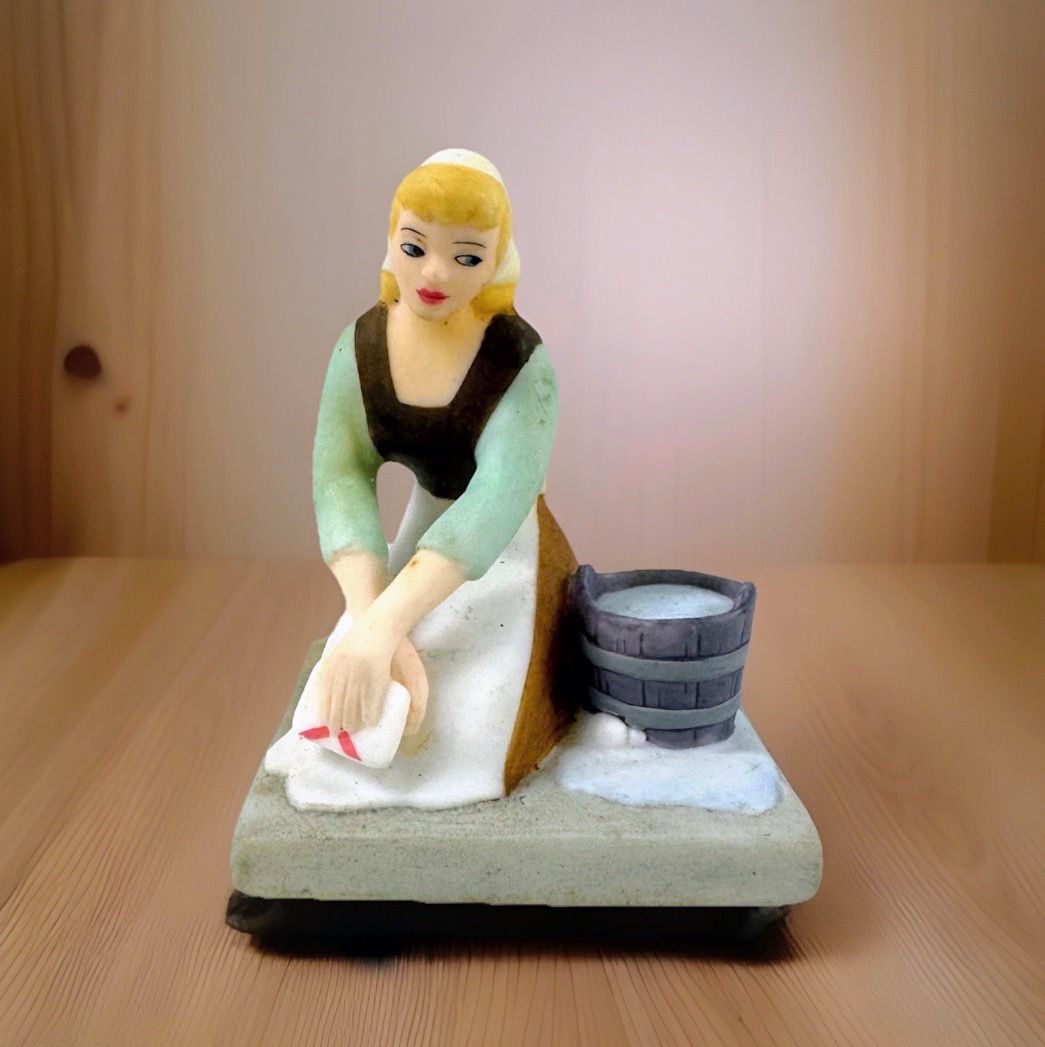 Vintage Disney Cinderella Cleaning Figurine Ceramic Collectible Disneyana