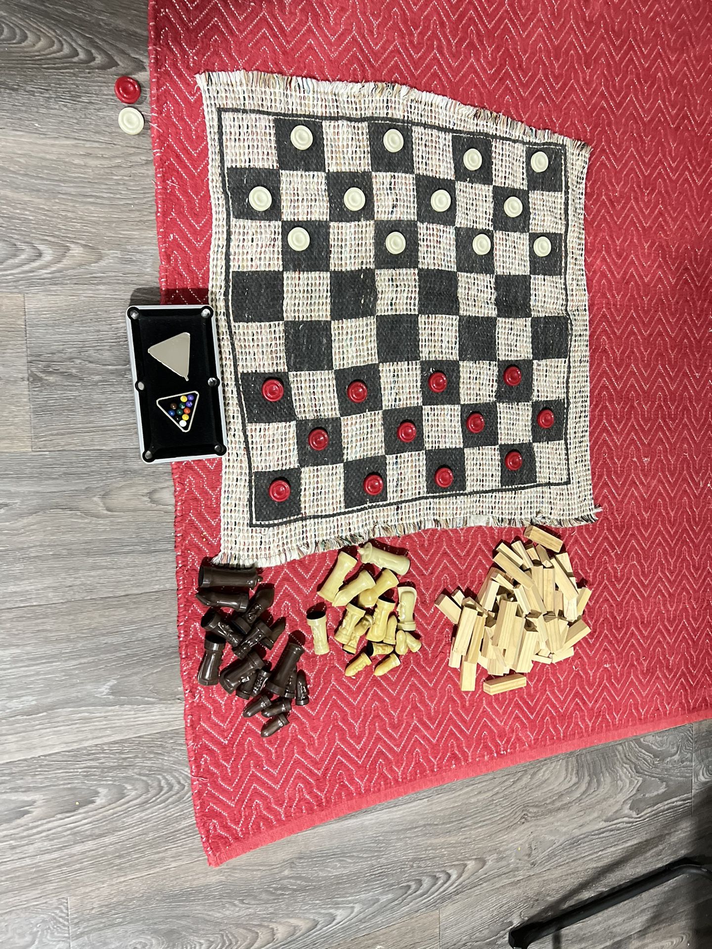 Jumbo Checker Rug  28”x27”