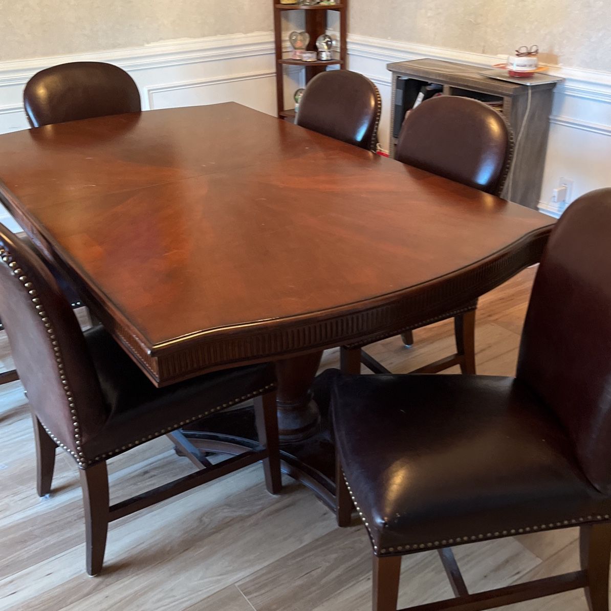 Dining Room Set With Padded Leather Chairs And Leaf