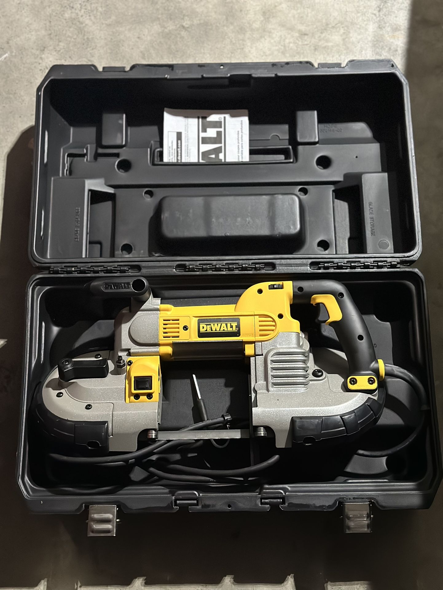 Dewalt Portable Band Saw 10amp, 5-inch [DWM120K]