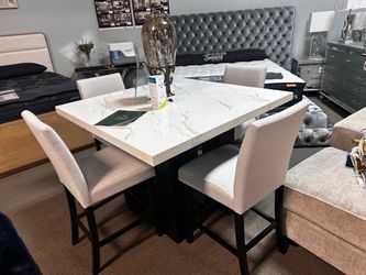 Stunning marble dining set! 🚨📦